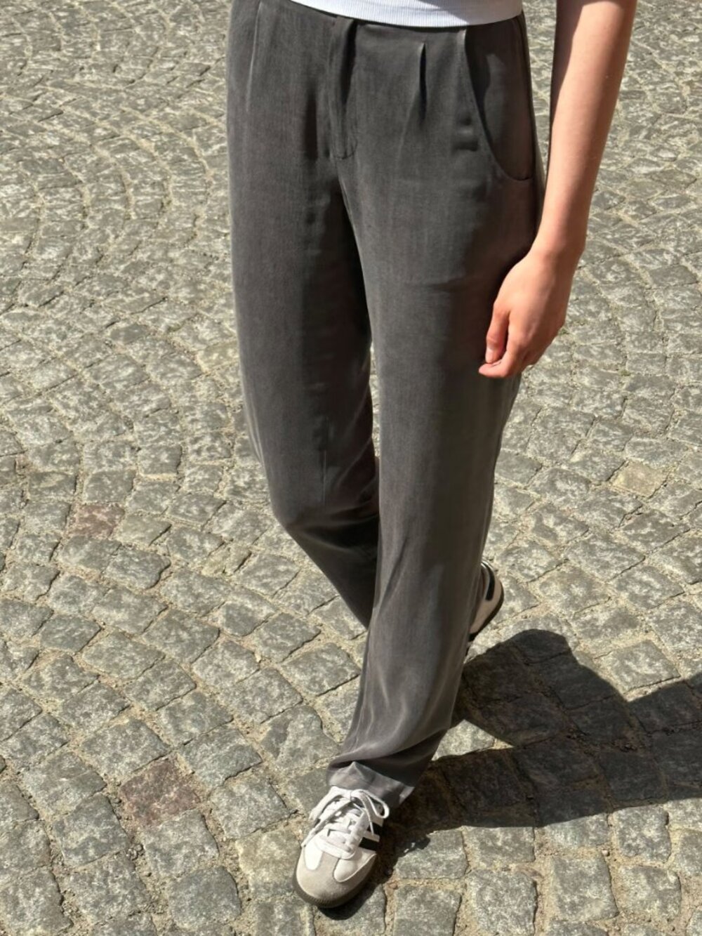 Djerf Avenue On The Go Pants | Storm | Size M